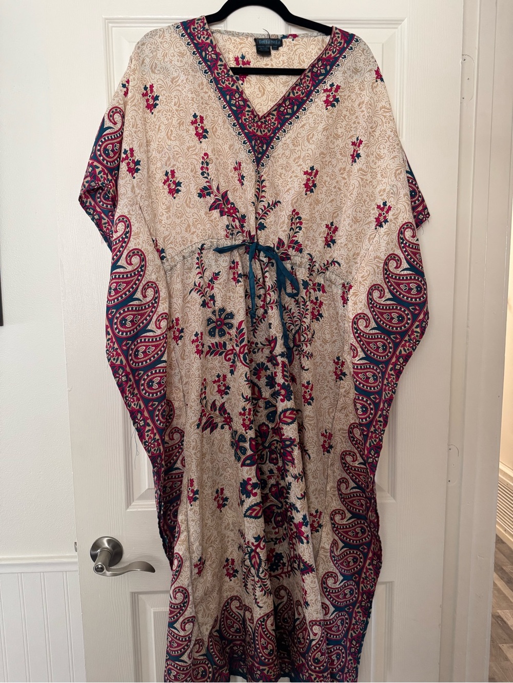 Unbranded Cream Paisley Floral Kaftan Dress with Pink & Blue Accents